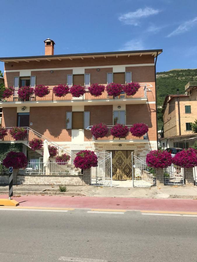Apartmán La Signora Dei Fiori Gubbio Exteriér fotografie